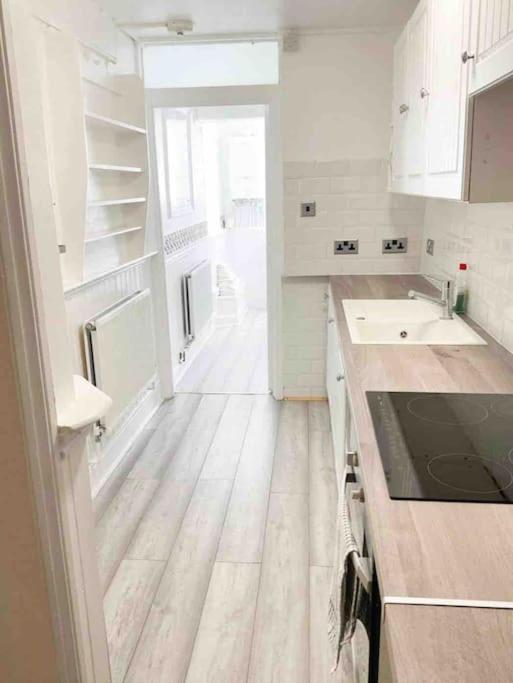Lovely Two Bedroom Apartment, With Private Garden! توركواي المظهر الخارجي الصورة