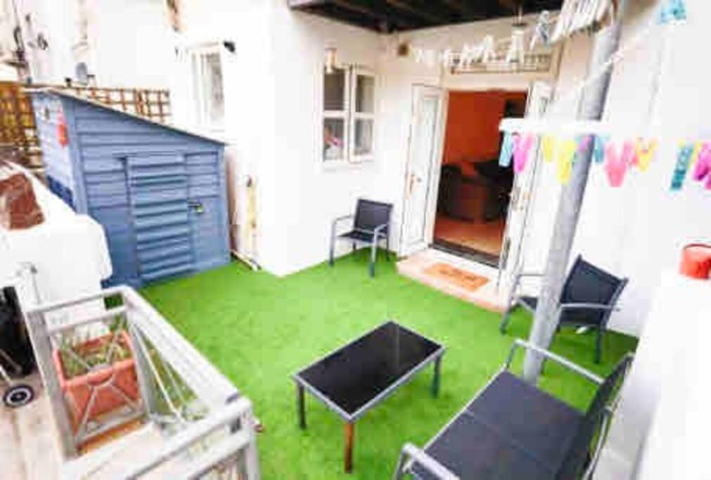Lovely Two Bedroom Apartment, With Private Garden! توركواي المظهر الخارجي الصورة