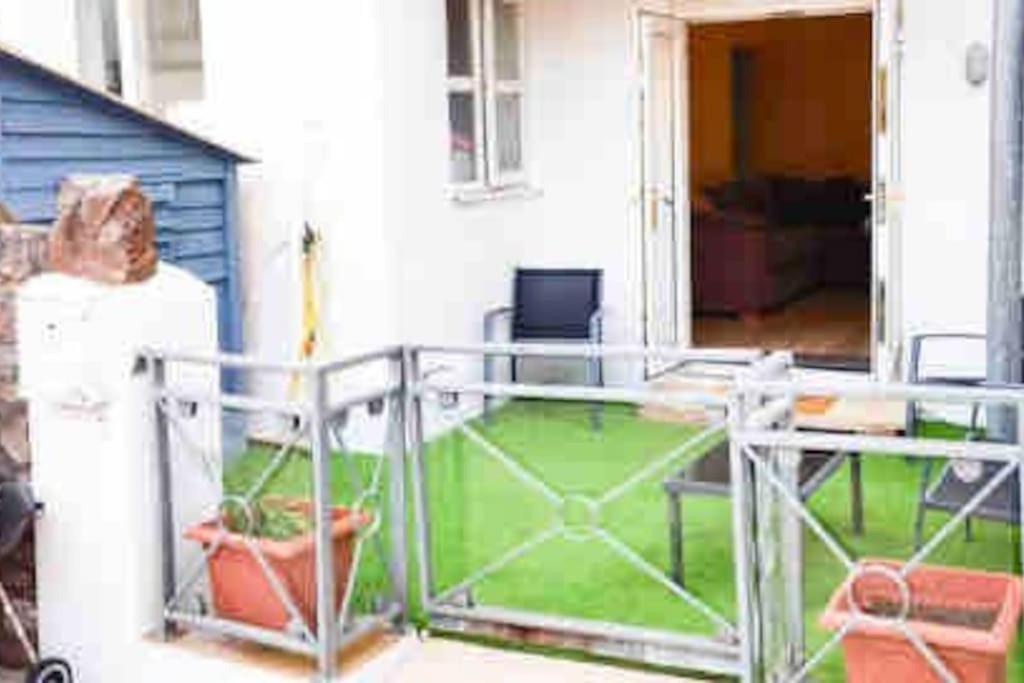 Lovely Two Bedroom Apartment, With Private Garden! توركواي المظهر الخارجي الصورة