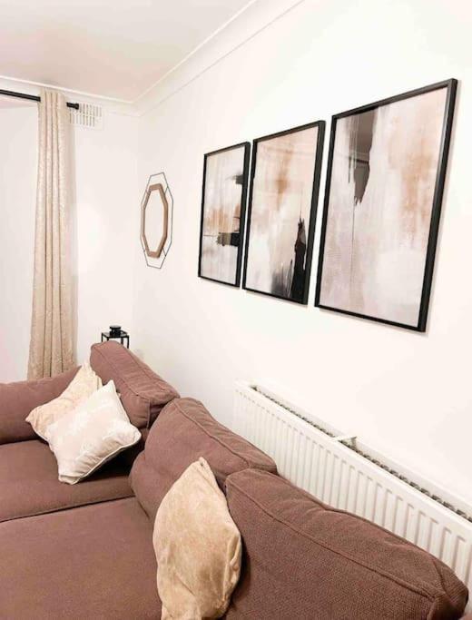 Lovely Two Bedroom Apartment, With Private Garden! توركواي المظهر الخارجي الصورة